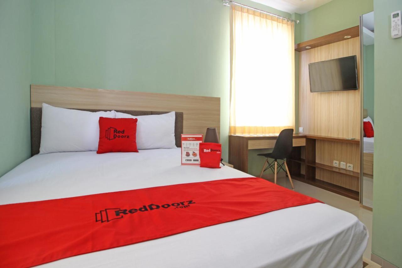 Reddoorz Near Solo Balapan Station Hotel Exterior photo